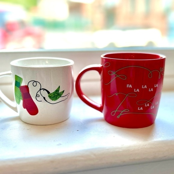 Bundle 2 Starbucks Holiday Ceramic Mugs 2011 10oz Mittens/Dove 2020 12oz… - Picture 4 of 11